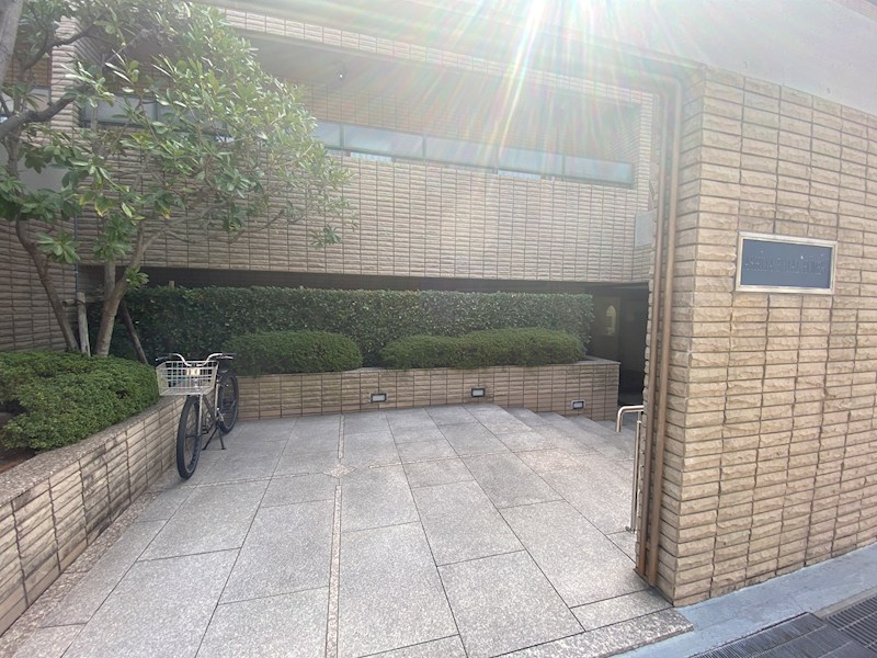 芦屋ロイヤルホームズ エントランス