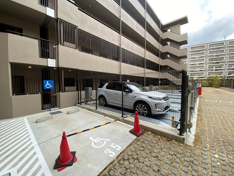 パークシュロス芦屋 駐車場