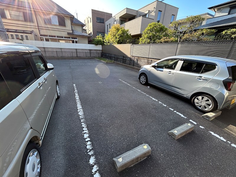 ぺルル2 駐車場