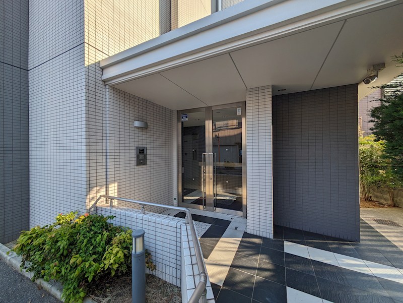 コンフォールメゾン エントランス