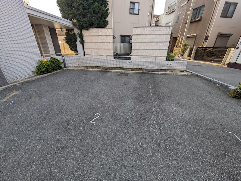 コンフォールメゾン 駐車場