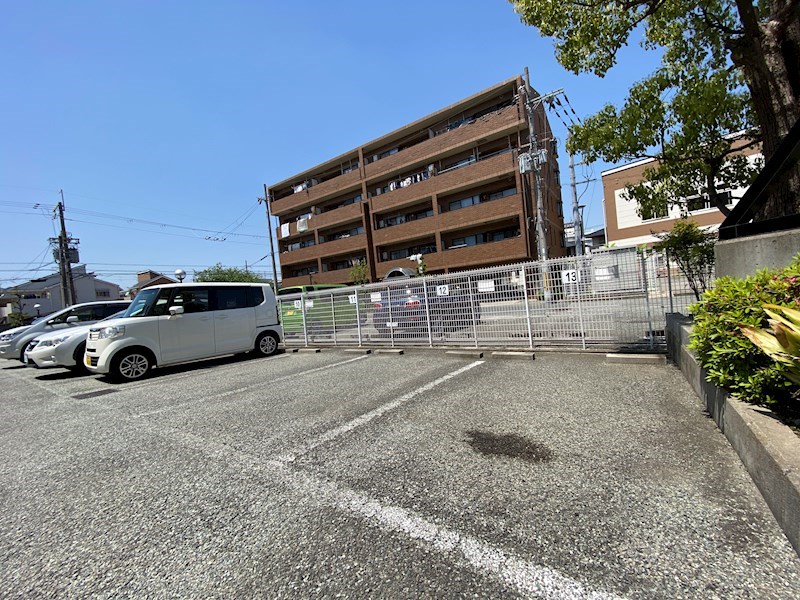 オルティア塚口 駐車場