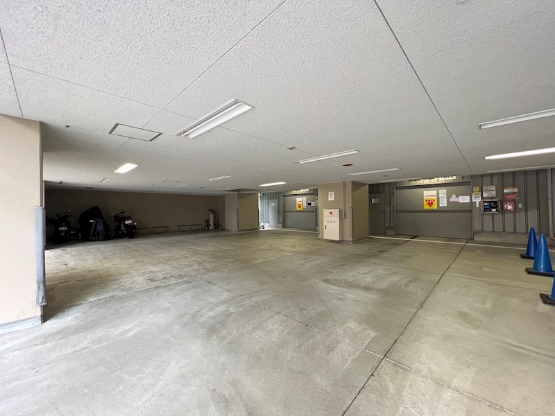 レジディア神戸磯上 駐車場