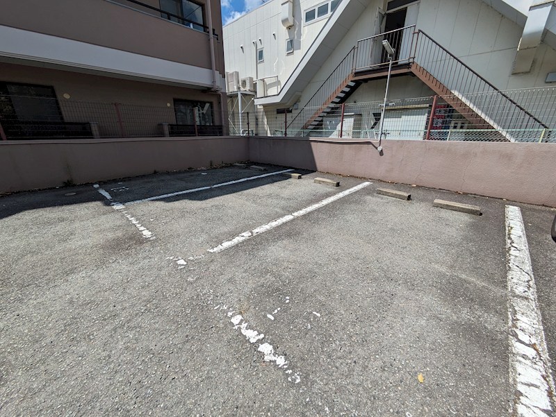 ツインアルカディア 駐車場