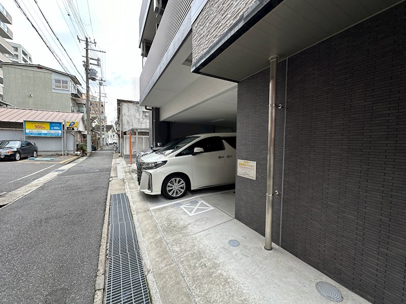 エステムコート三宮駅前3マジェスティ 駐車場