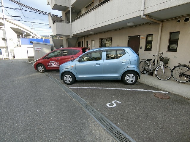 サンテラス垂水 駐車場