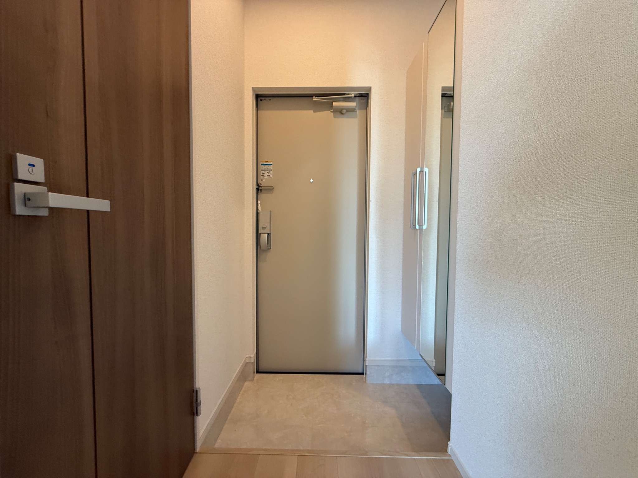 ヒカルサ神戸王塚台1 玄関