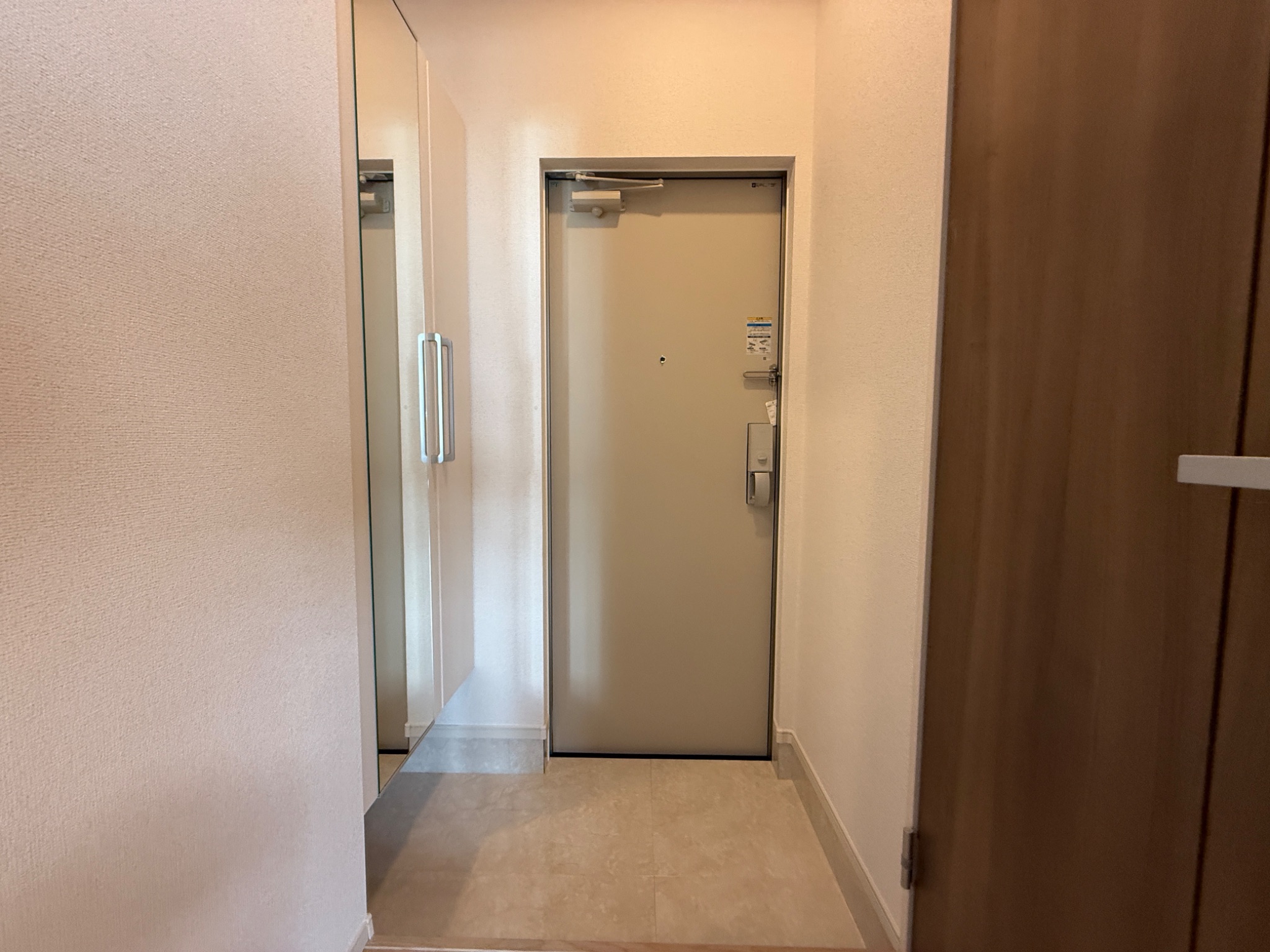 ヒカルサ神戸王塚台1 玄関