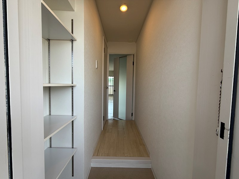 石屋川ロイヤルハイツ 玄関