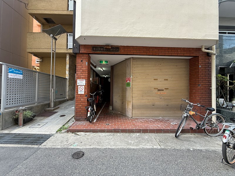 春日野道ロイヤルハイツ エントランス
