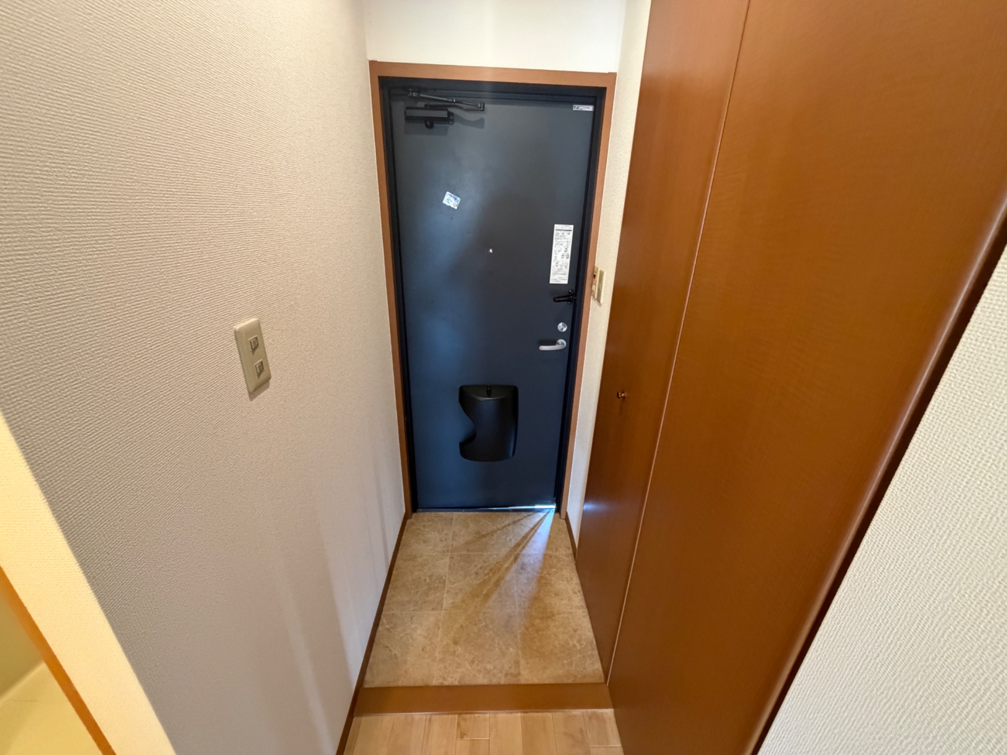 ジュネス 玄関
