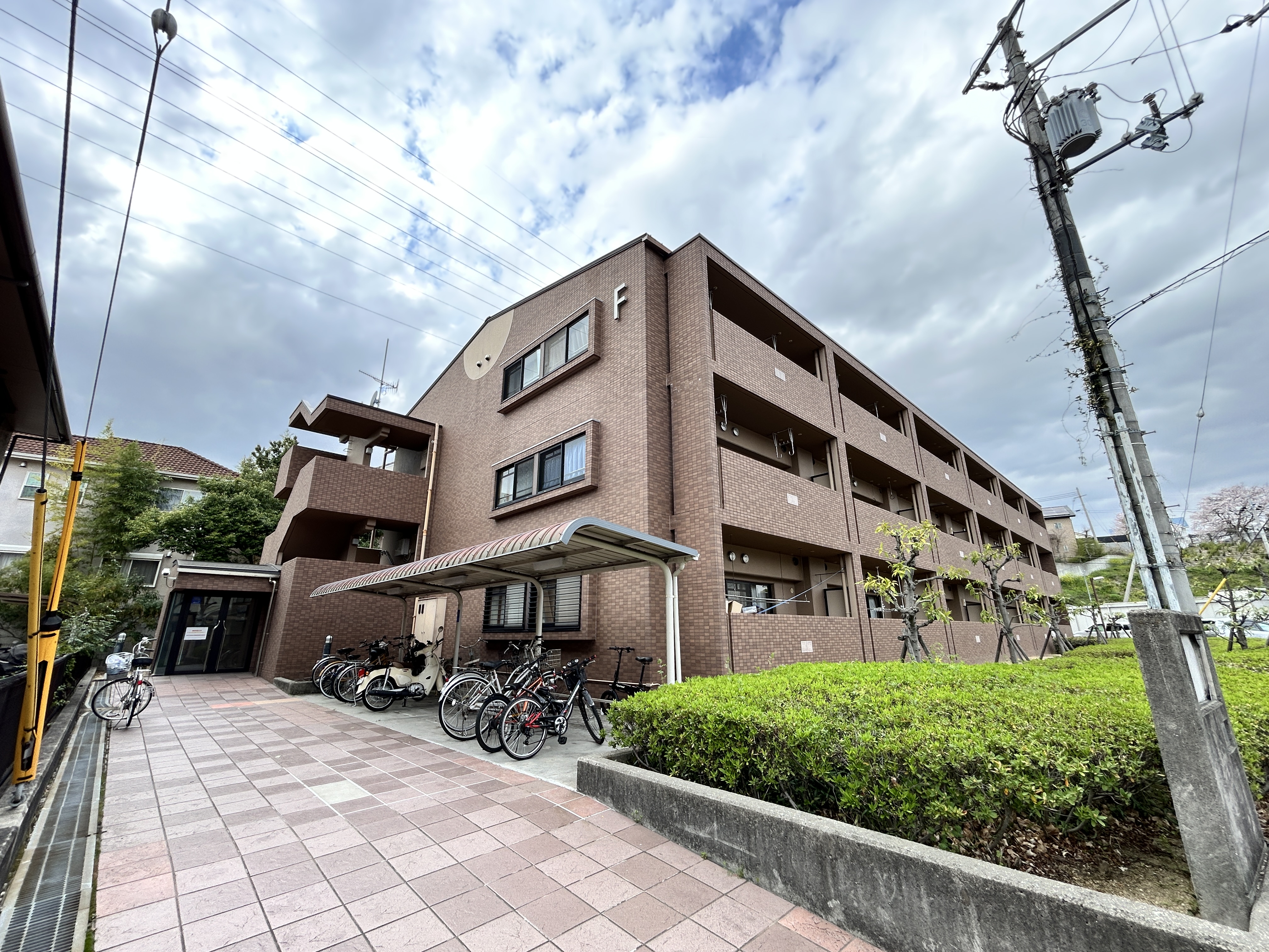 プラザハイツ二ツ屋F棟 外観
