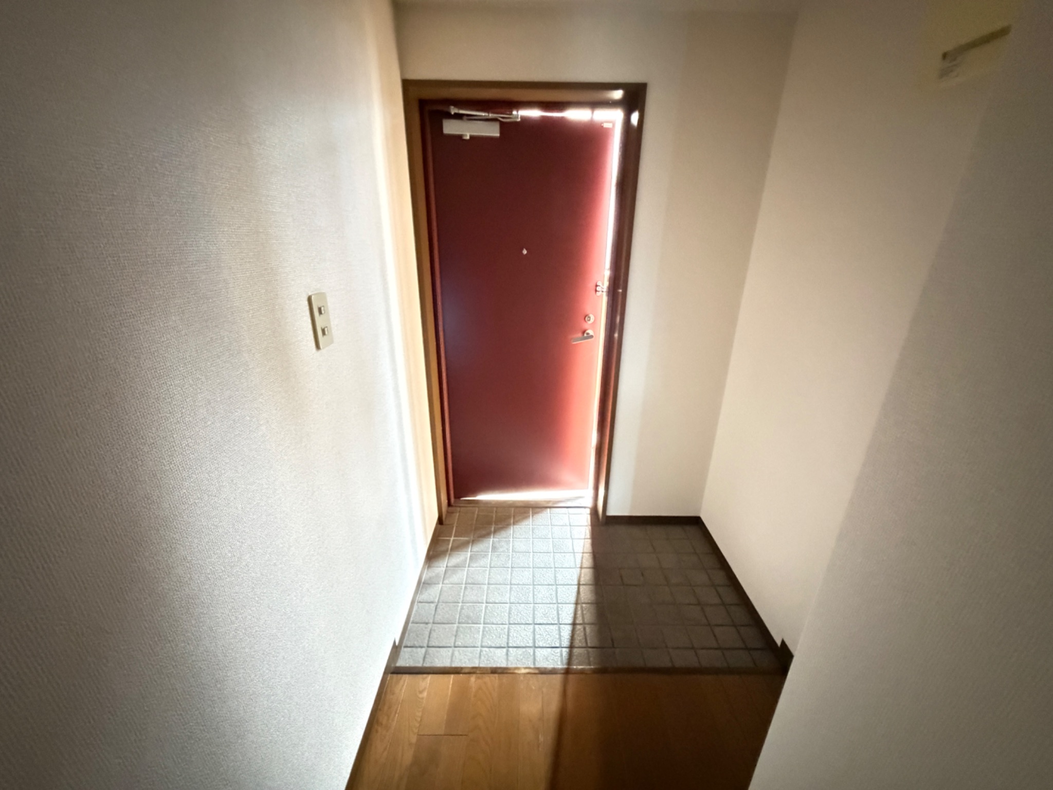 プラザハイツ二ツ屋F棟 玄関