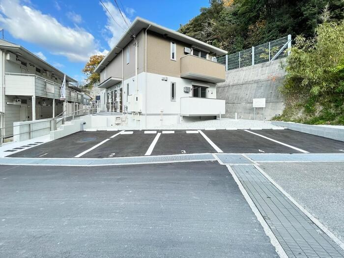 コリーナ ヴィルトゥ 駐車場