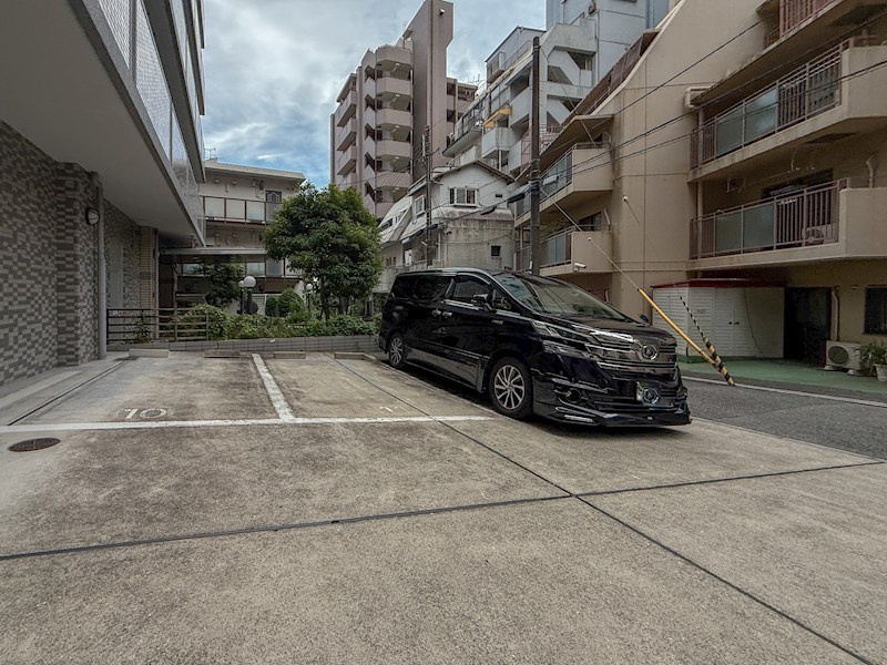 エスリード新神戸 駐車場