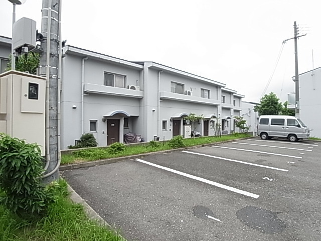 シャトースマウラ B棟 駐車場