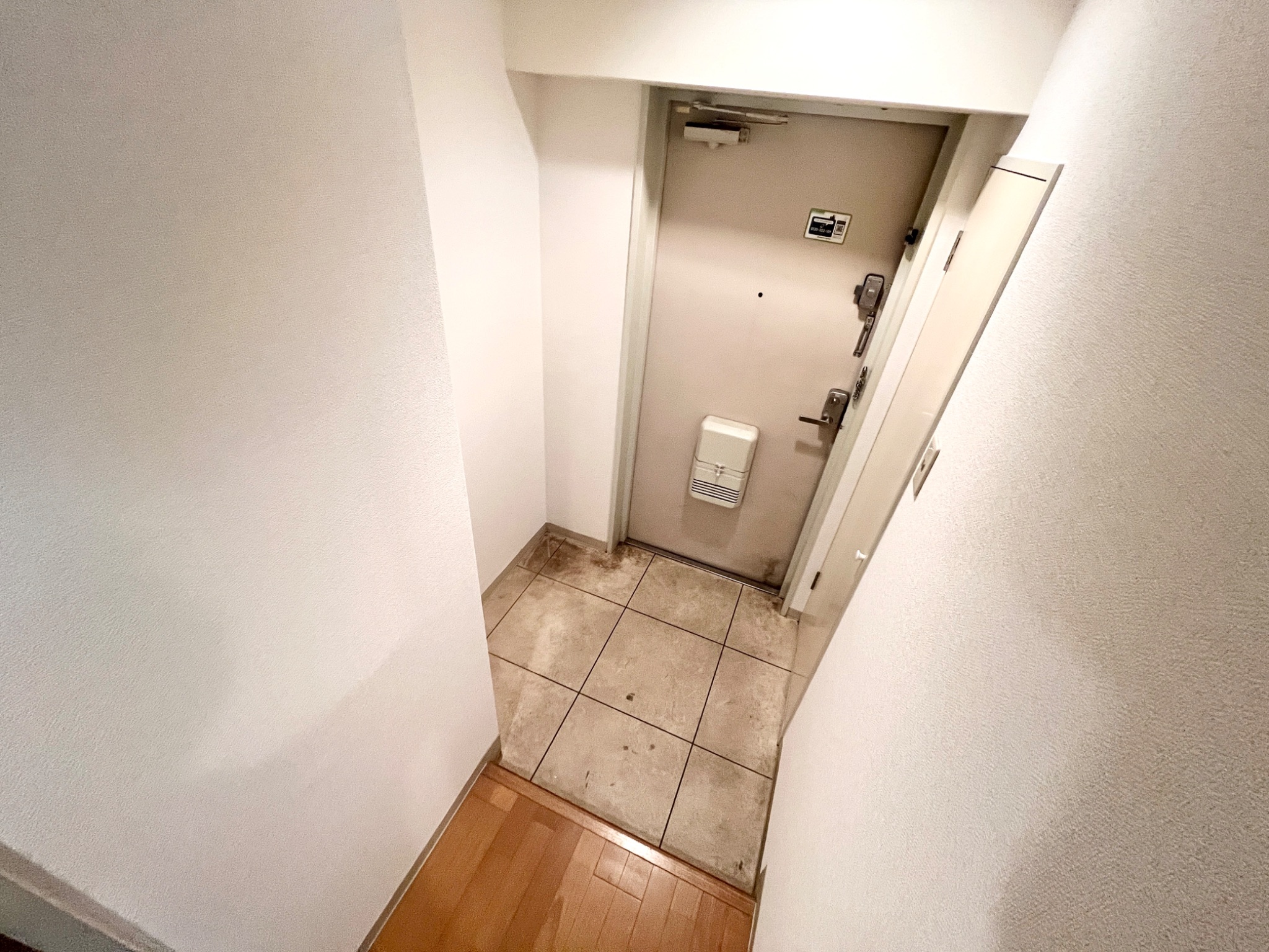 エムグランツ弐番館 玄関