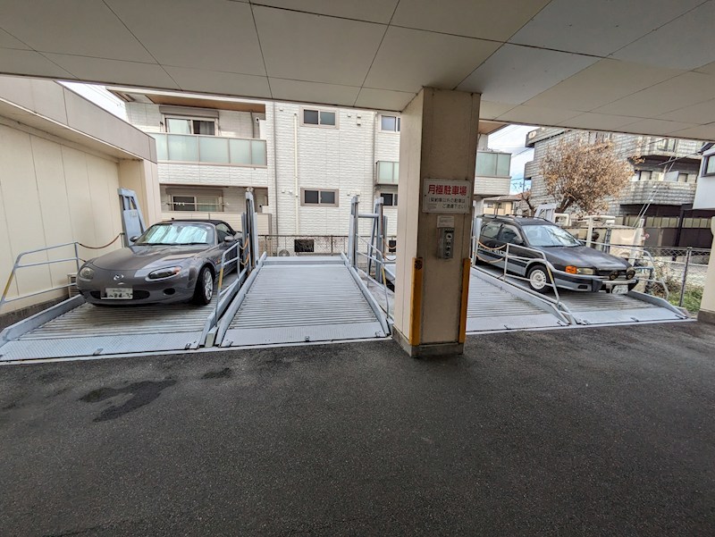 グリーンコート西宮 駐車場