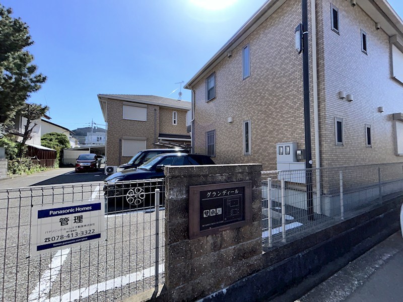 グランディール B エントランス