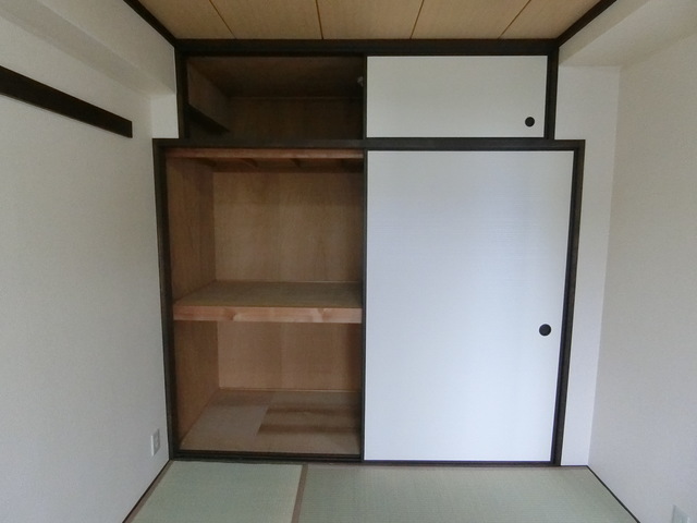 ガーデンハイツ桃山台弐番館 収納