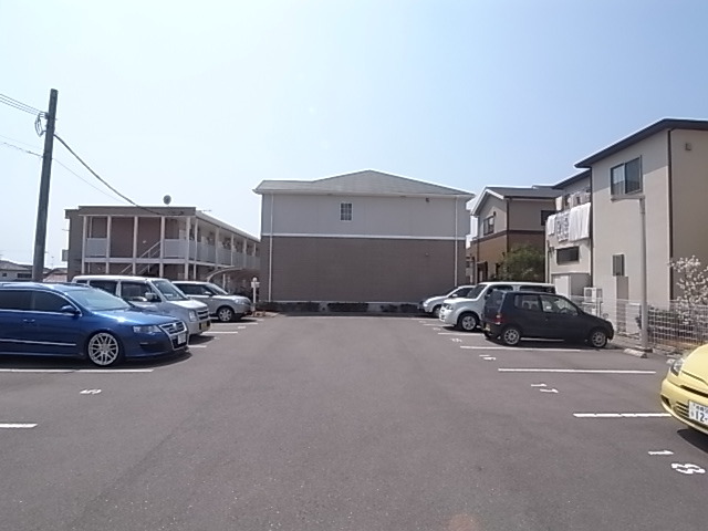 ファミールモノモリ 駐車場