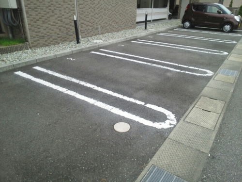 ポラリス弐番館 駐車場