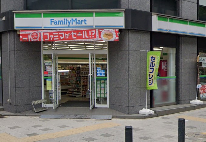 プレサンス三宮花時計前 コンビニ