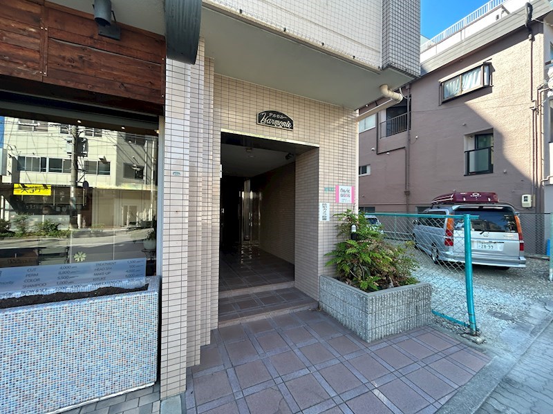 兵庫県西宮市鳴尾町３丁目 エントランス