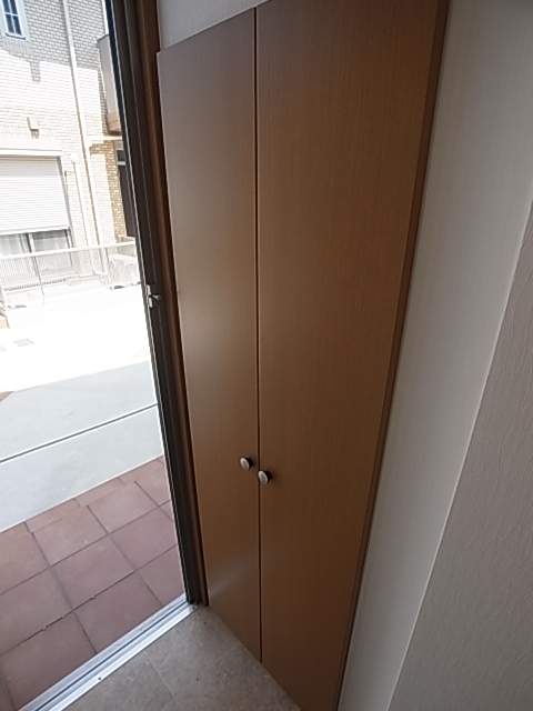 クレールベルヴィル立花B 玄関