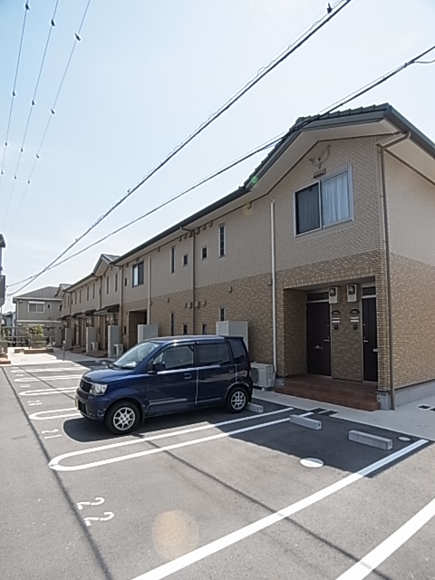 クレールベルヴィル立花B 駐車場