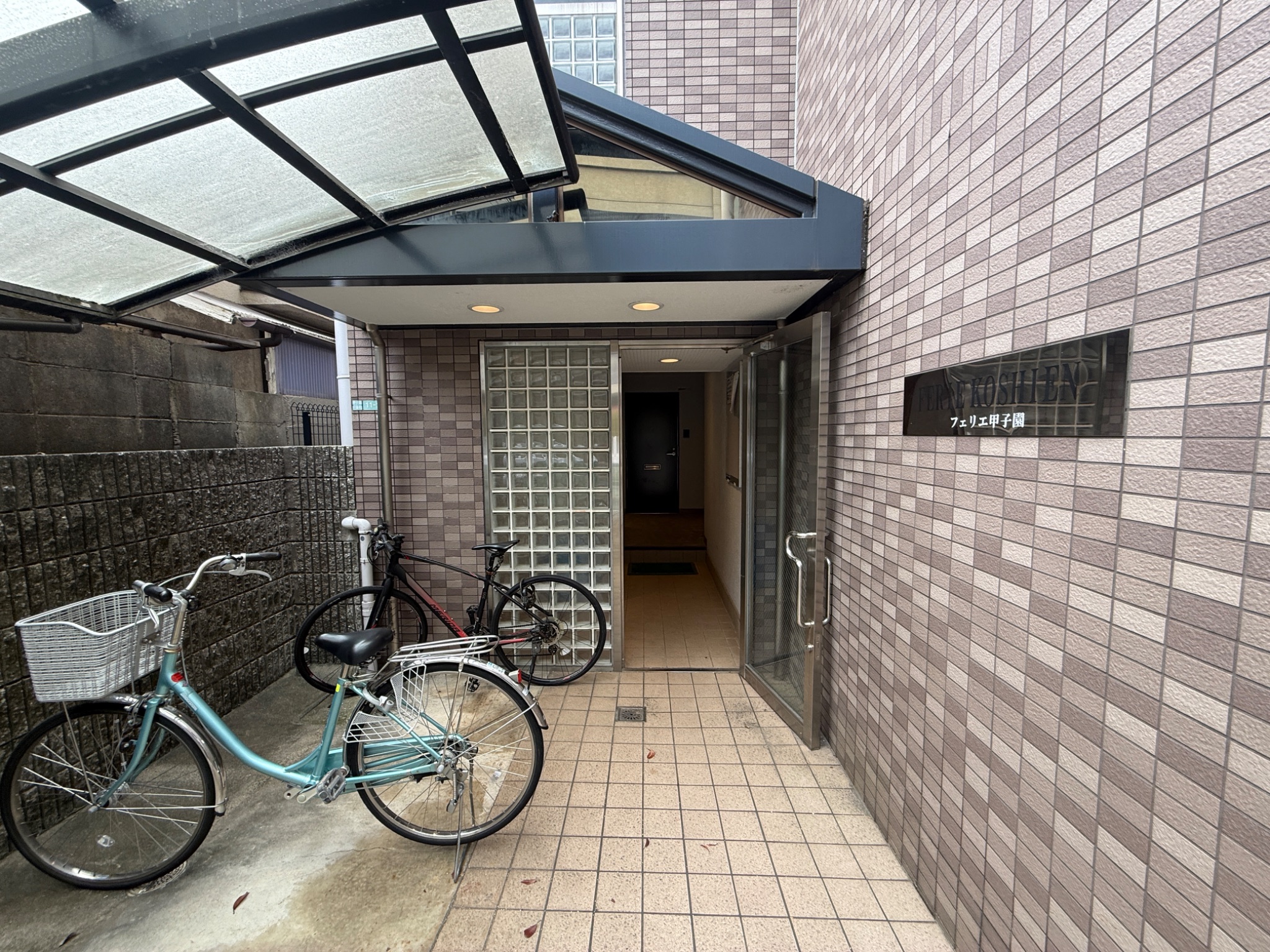 兵庫県西宮市甲子園一番町 エントランス