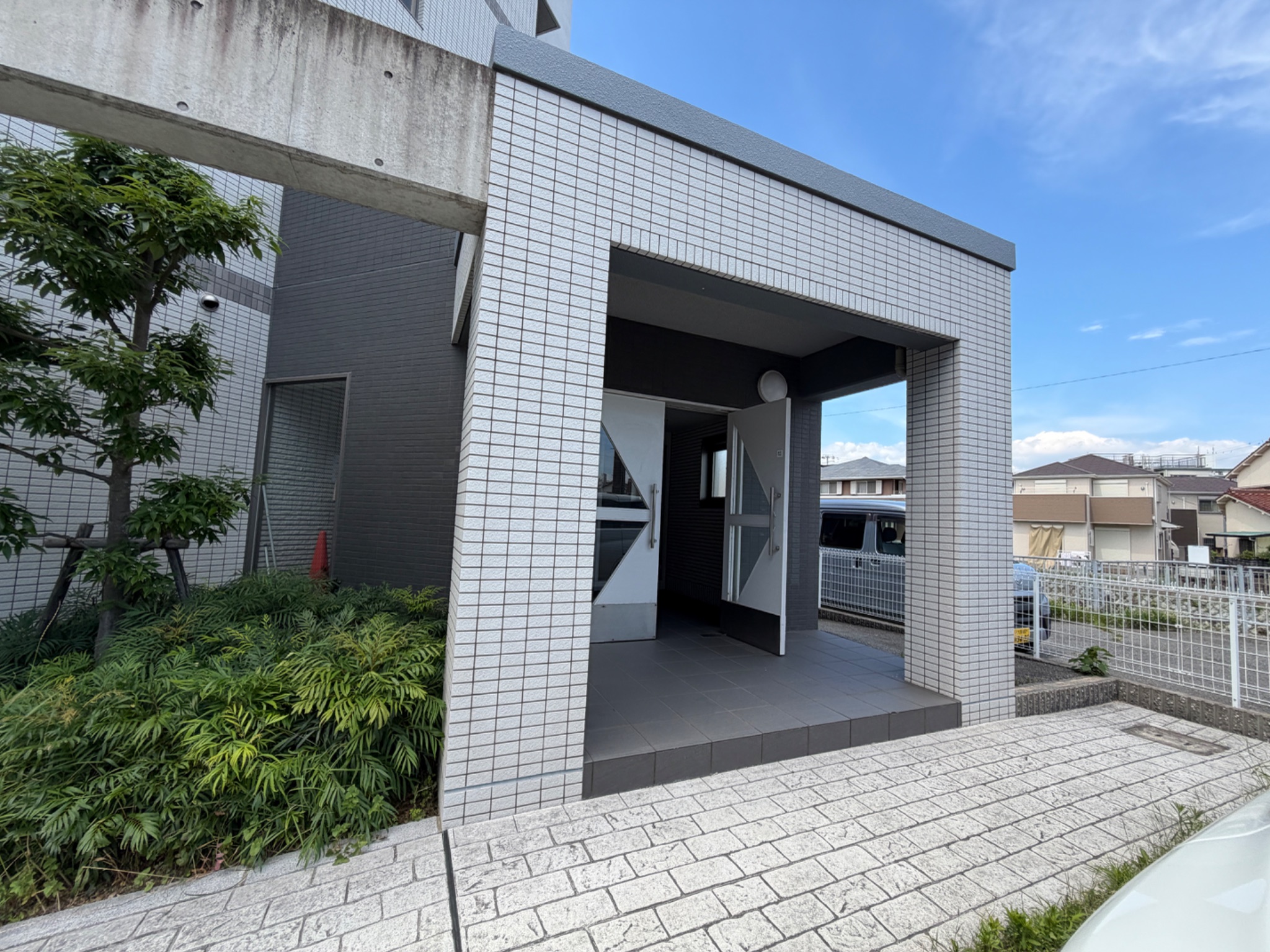 西舞子壱番館 エントランス