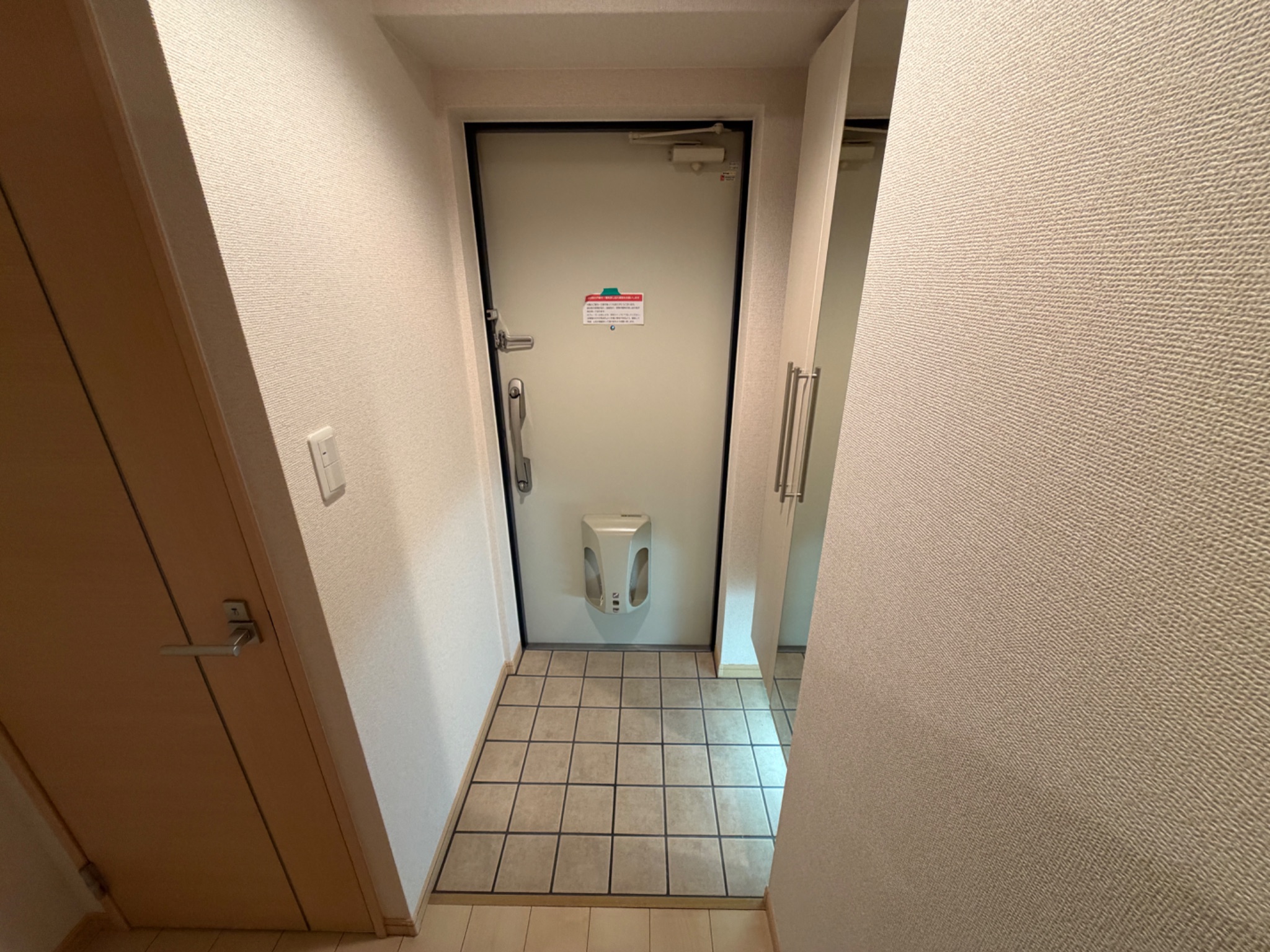西舞子壱番館 玄関