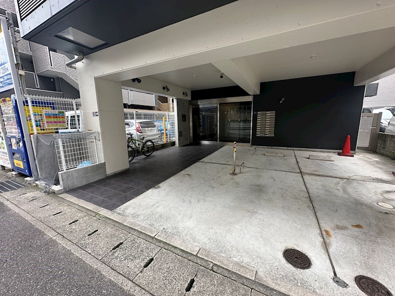 チェメント エントランス