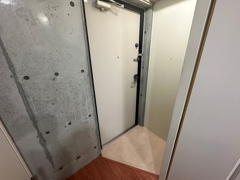 チェメント 玄関