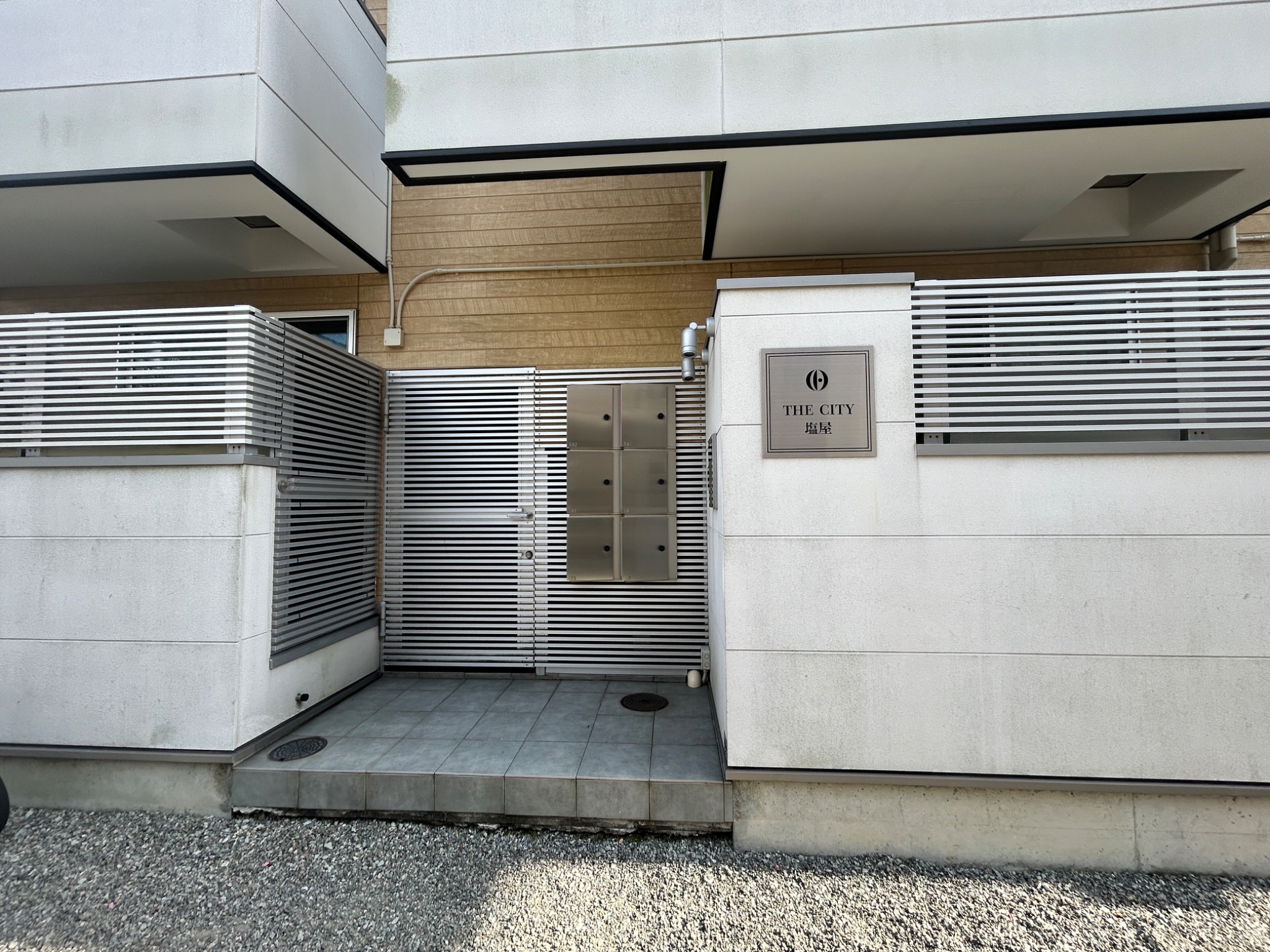 THE CITY 塩屋 エントランス