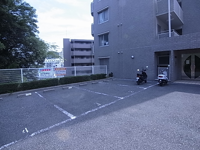 スカイヒル名谷 駐車場