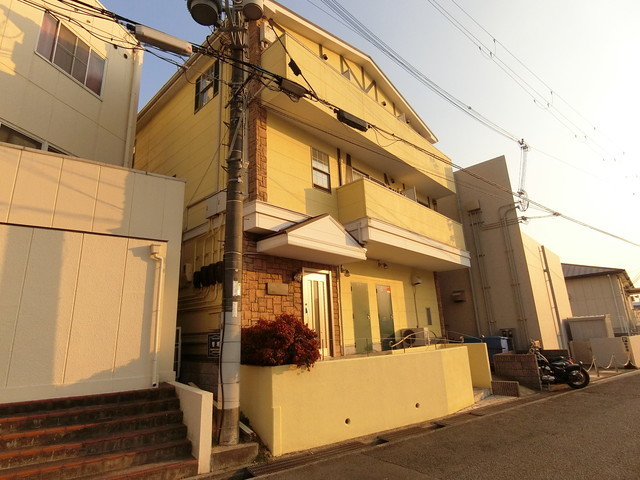 クイーンズコート 外観