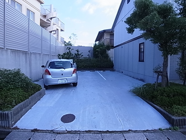 メゾン桃山台 駐車場