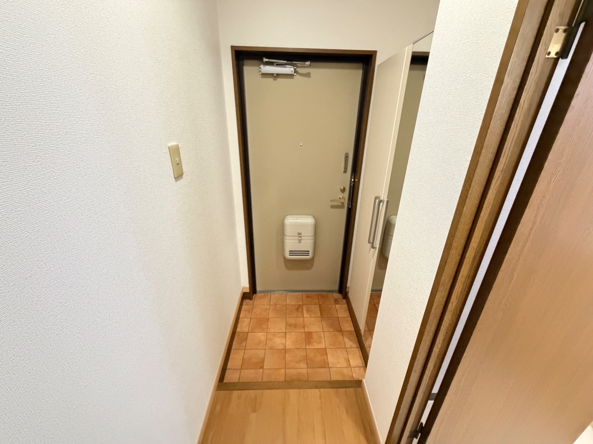 シャトル永井 玄関