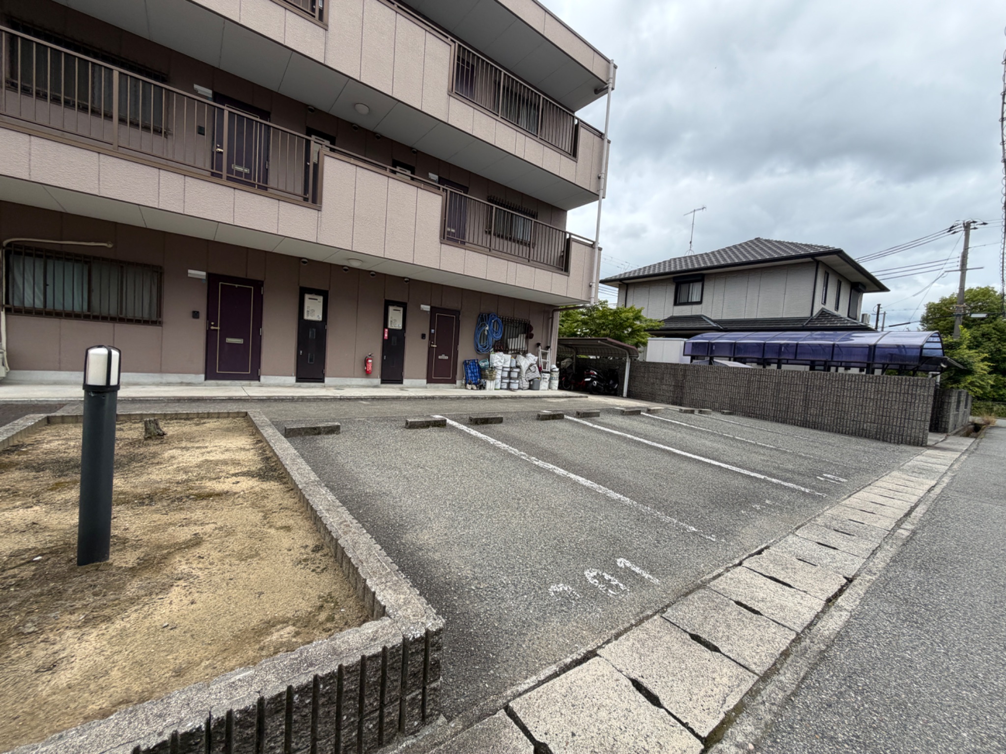 シャトル永井 駐車場