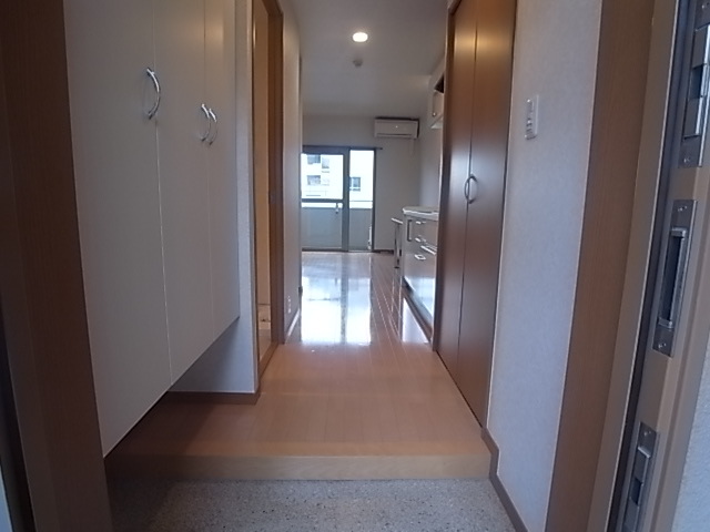 オークメゾン新神戸 玄関