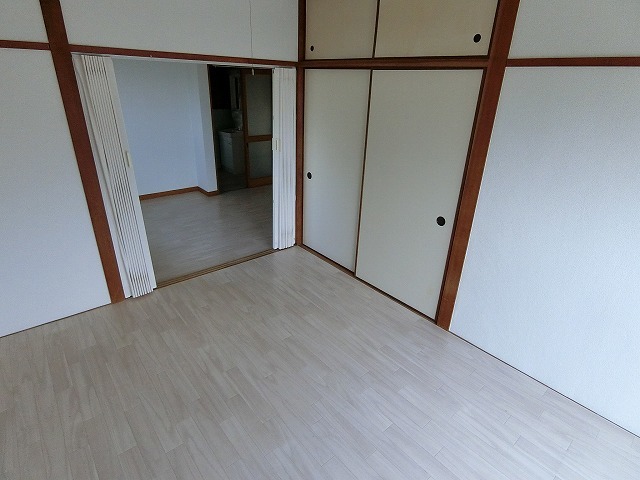 中西マンション ベッドルーム