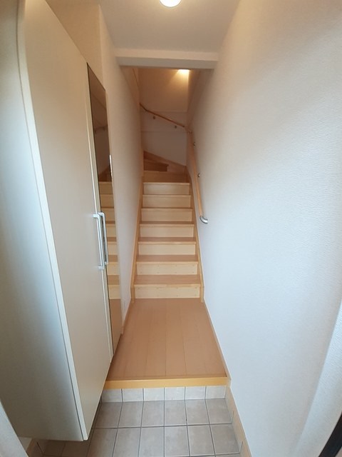 ルミエール壱番館 玄関