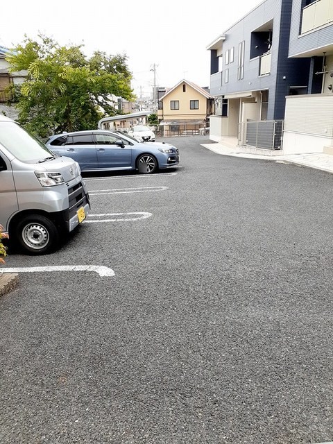 ピングーEAST 駐車場