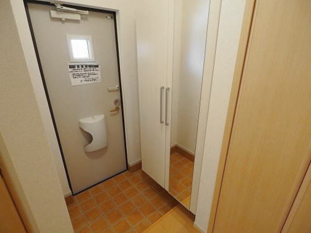 コスモグレイスB 玄関