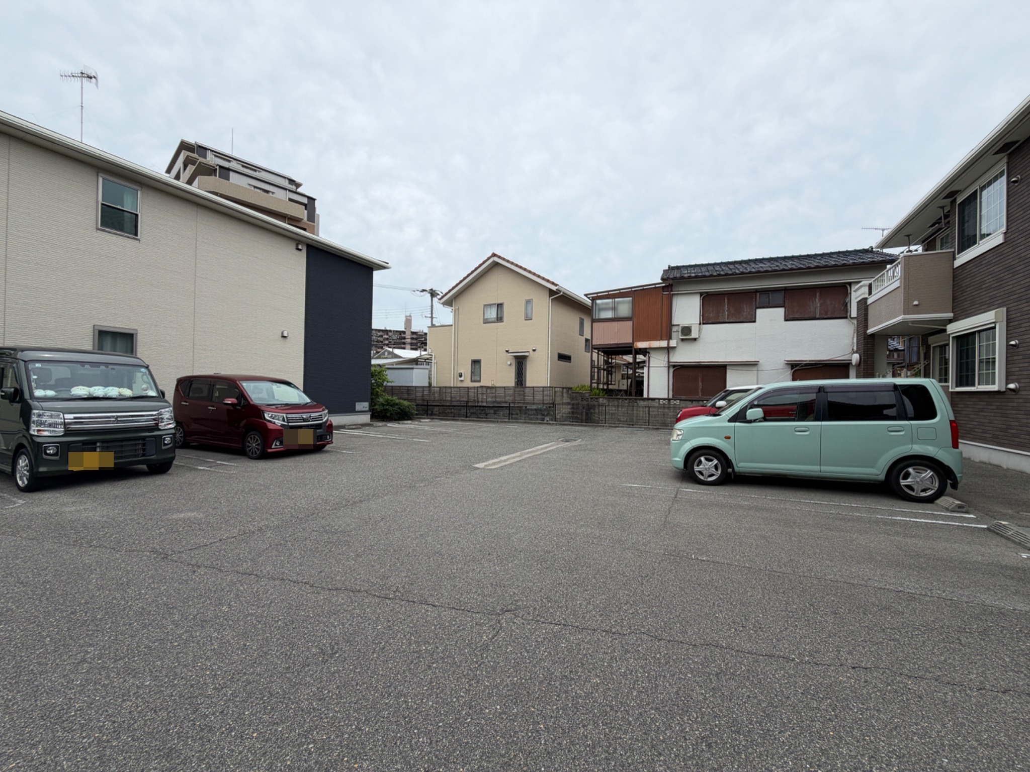 コスモグレイスB 駐車場