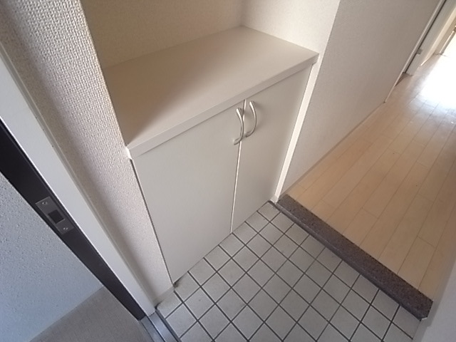 ヴィラージュウィン 玄関