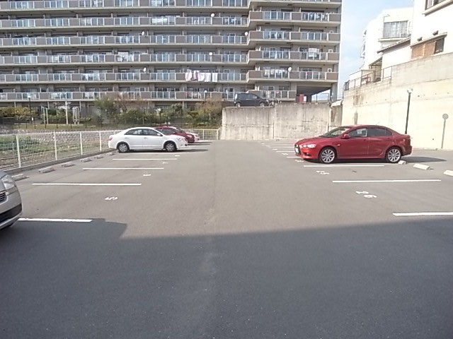 ヴィラージュウィン 駐車場