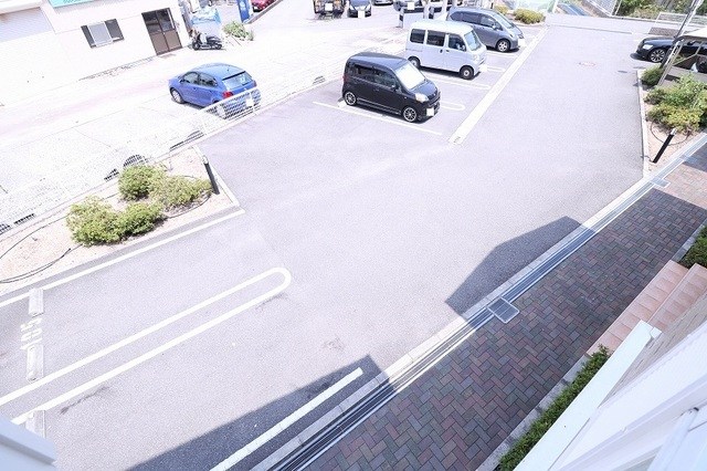 メゾンオルタンシア 駐車場
